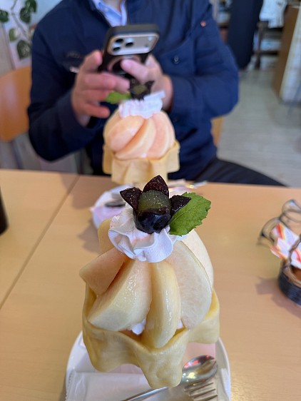 アオイヤの桃パフェ